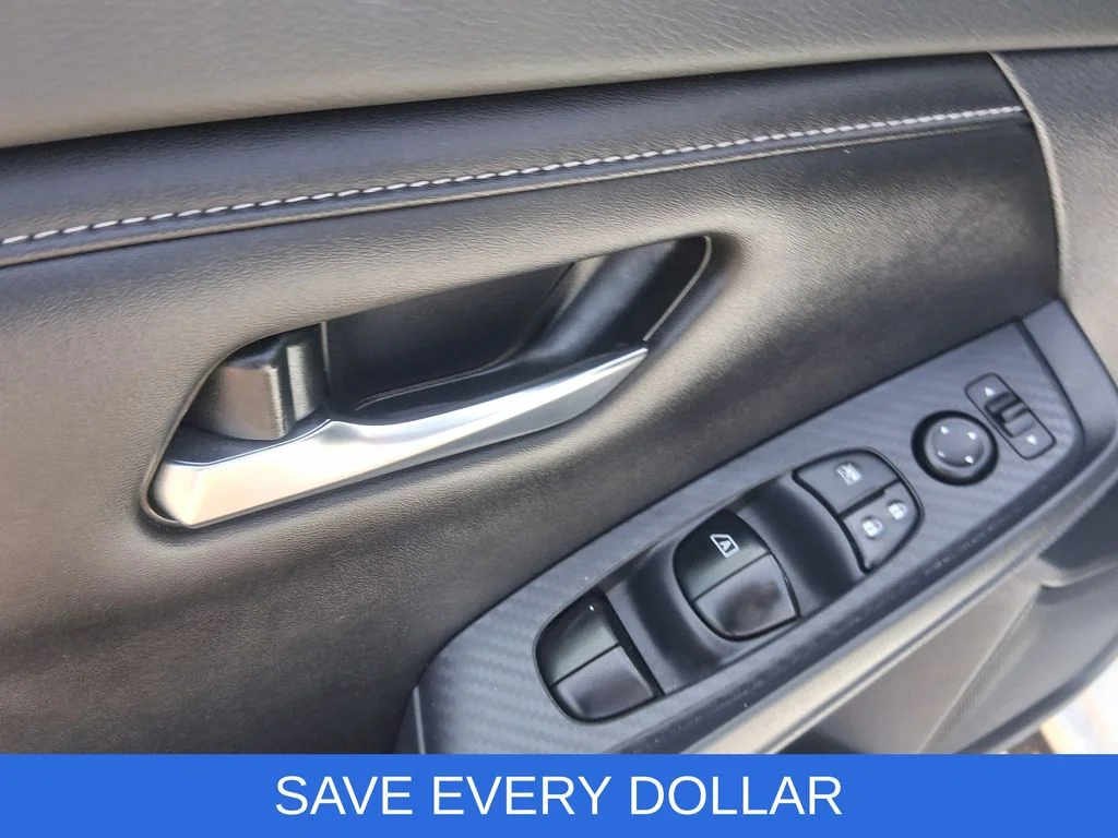 Used 2021 White Nissan S image 11