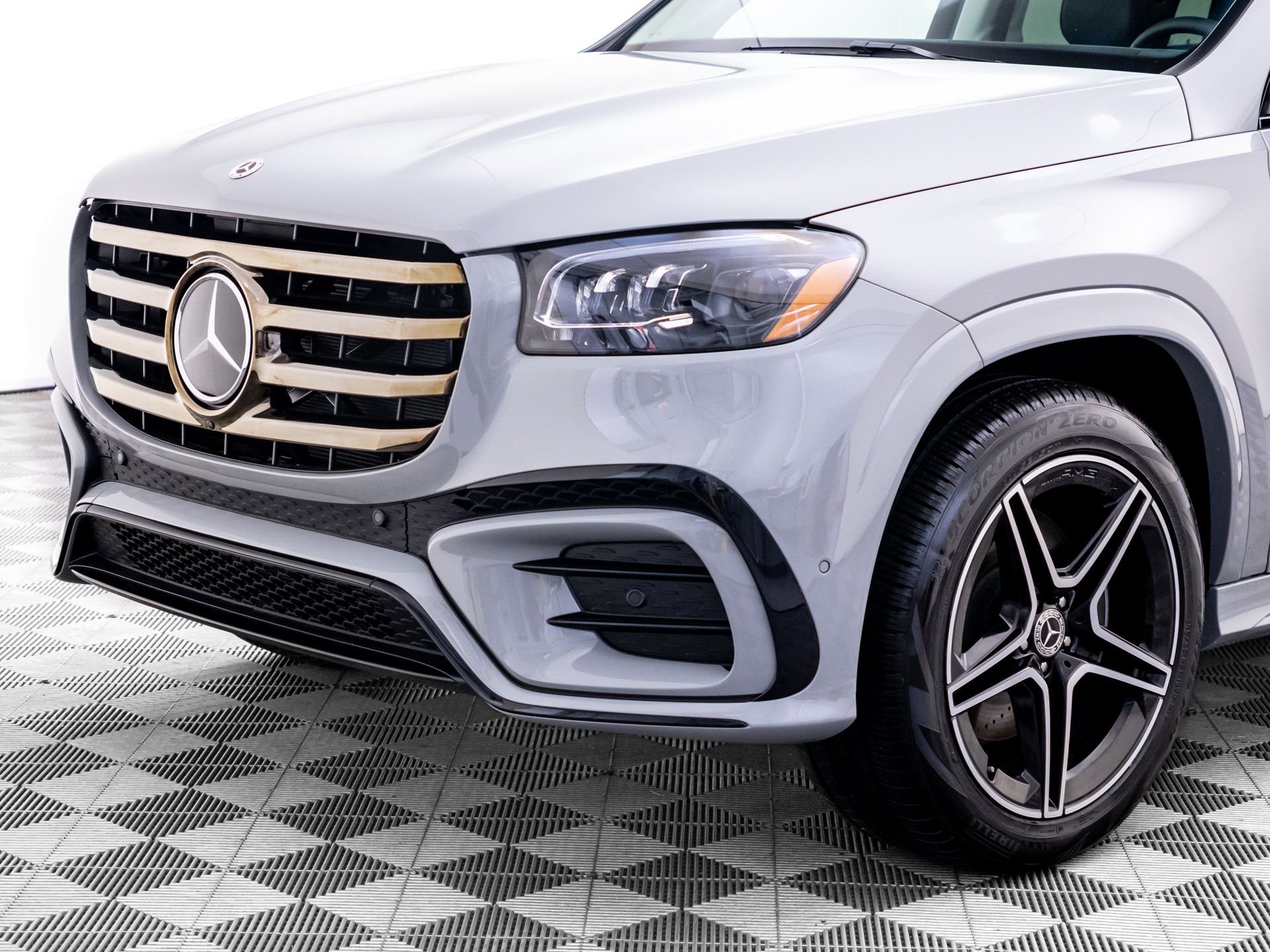 New 2026 MANUFAKTUR Alpine Grey Mercedes-Benz GLS 450 image 39