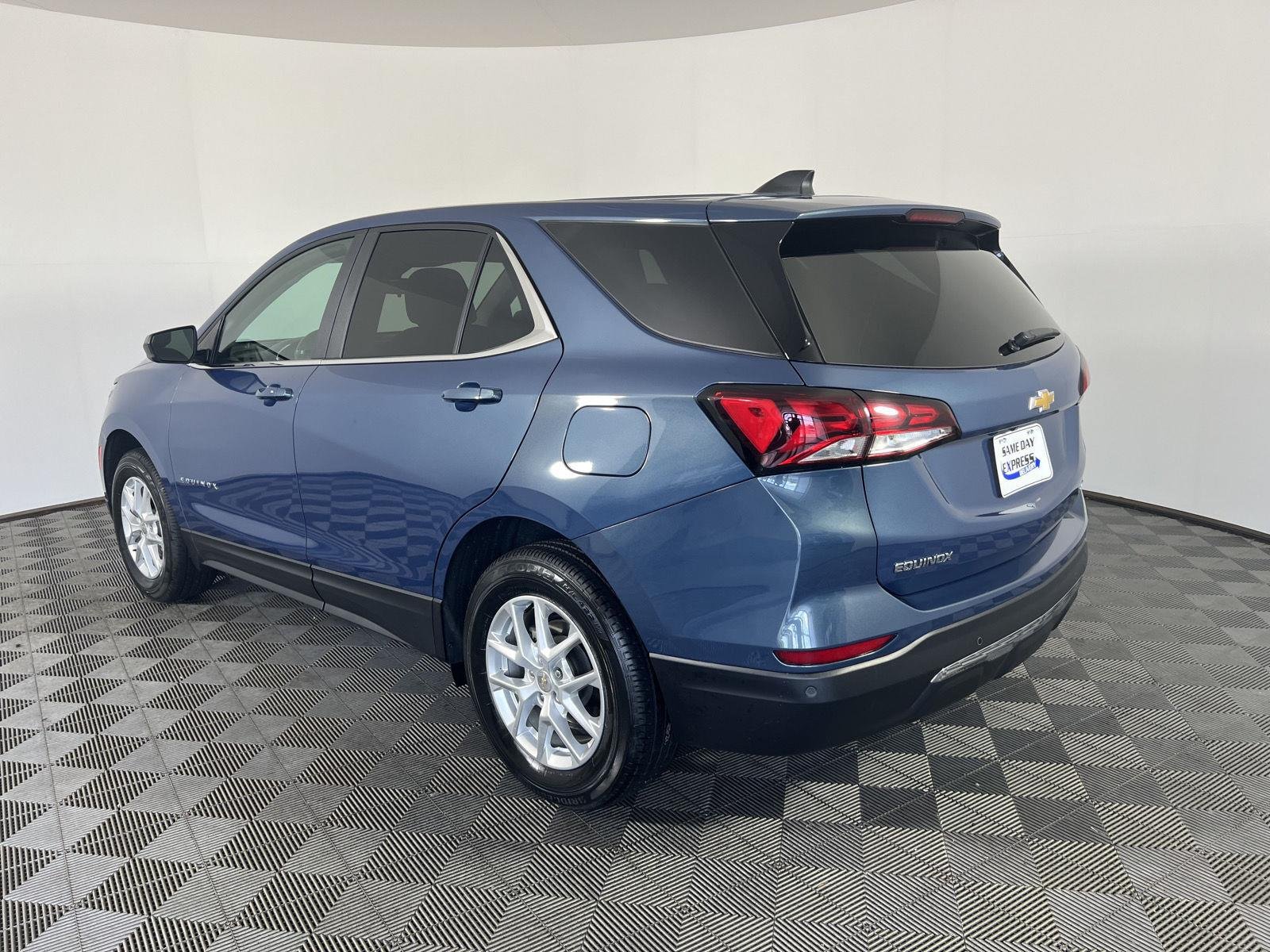 Used 2024 Lakeshore Blue Metallic Chevrolet LT image 27