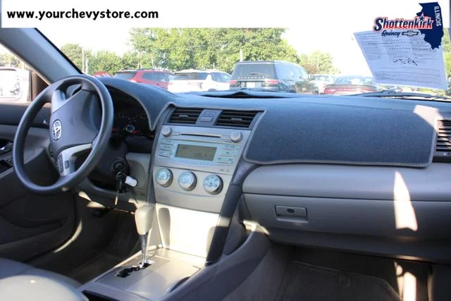 Used 2009 Silver Toyota LE image 9