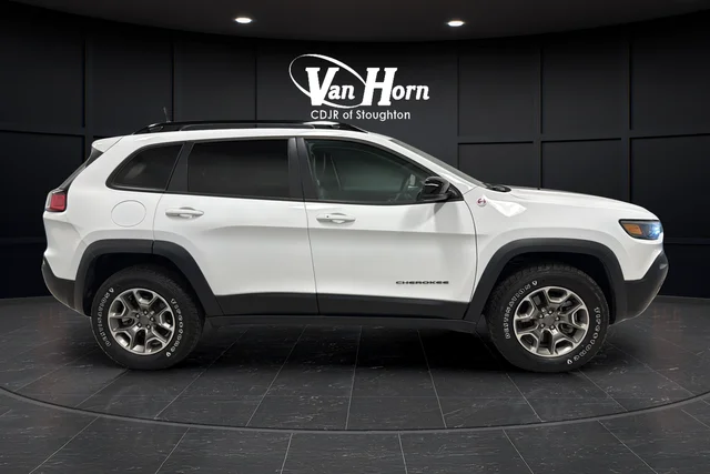 Used 2022 Bright White Clearcoat Jeep Trailhawk image 8