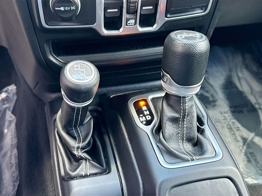 Used 2018 Silver Jeep Unlimited Sahara image 19