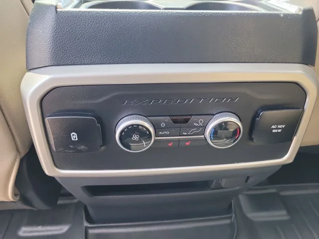 Used 2022 White Ford Limited image 18