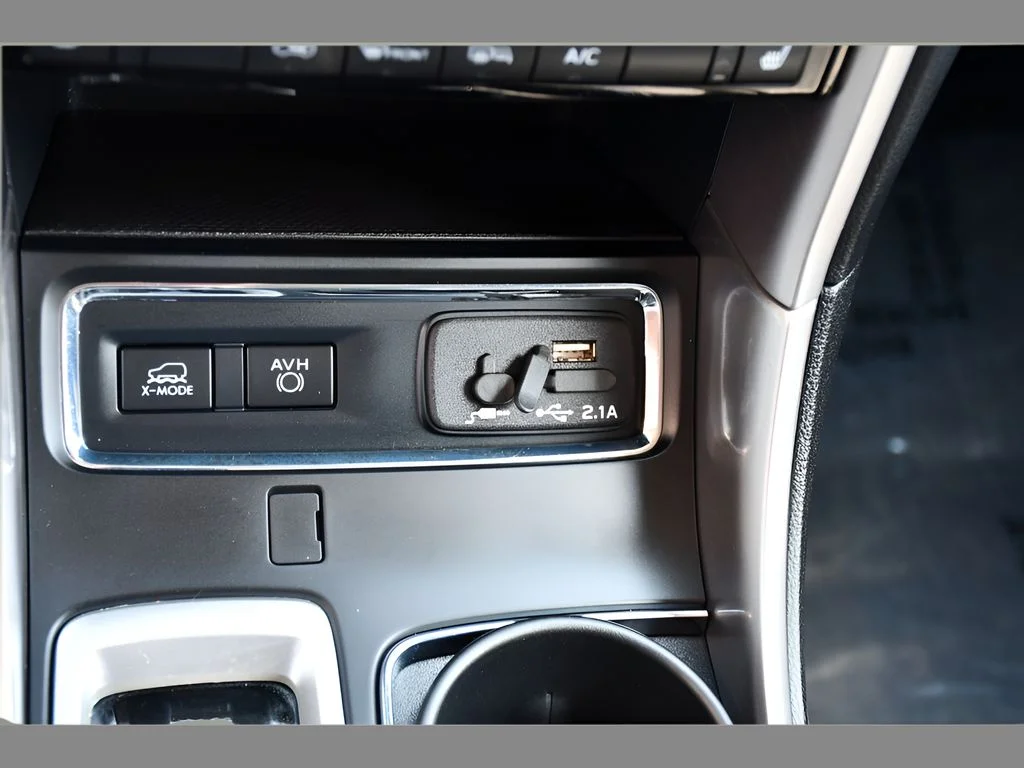 Used 2020 Magnetite Gray Metallic Subaru Limited image 39