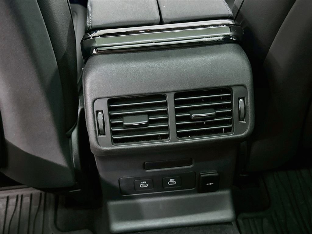 Used 2025  Land Rover S image 26