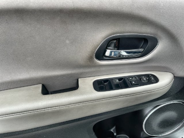 Used 2018  Honda EX image 24