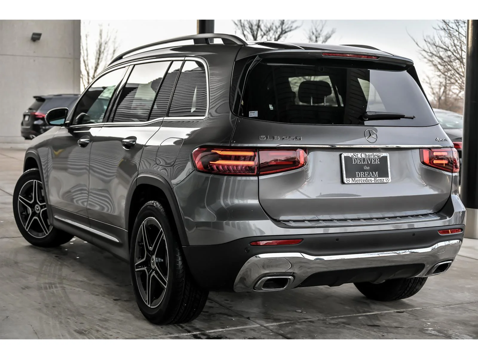 New 2026 Mountain Grey Metallic Mercedes-Benz GLB 250 image 31