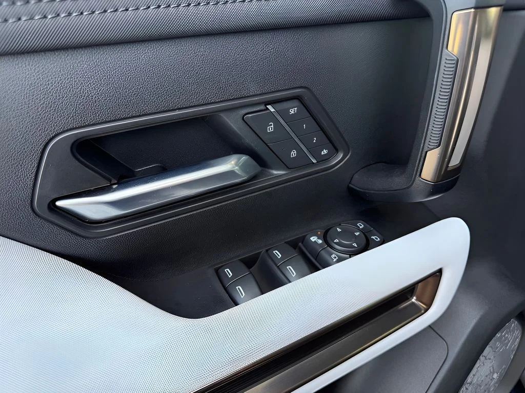 Used 2025 Black GMC 2X image 10
