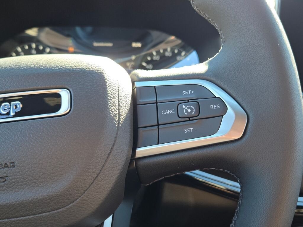 New 2026 Bright White Clearcoat Jeep Latitude image 30
