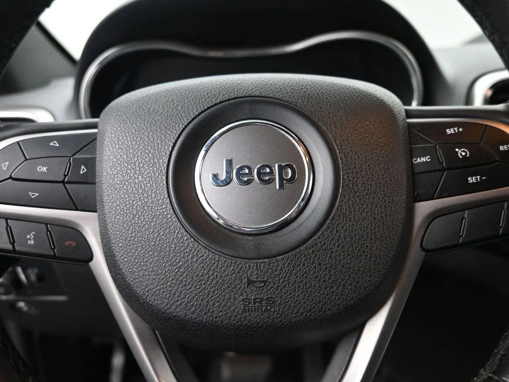 Used 2018 Red Jeep Altitude image 19