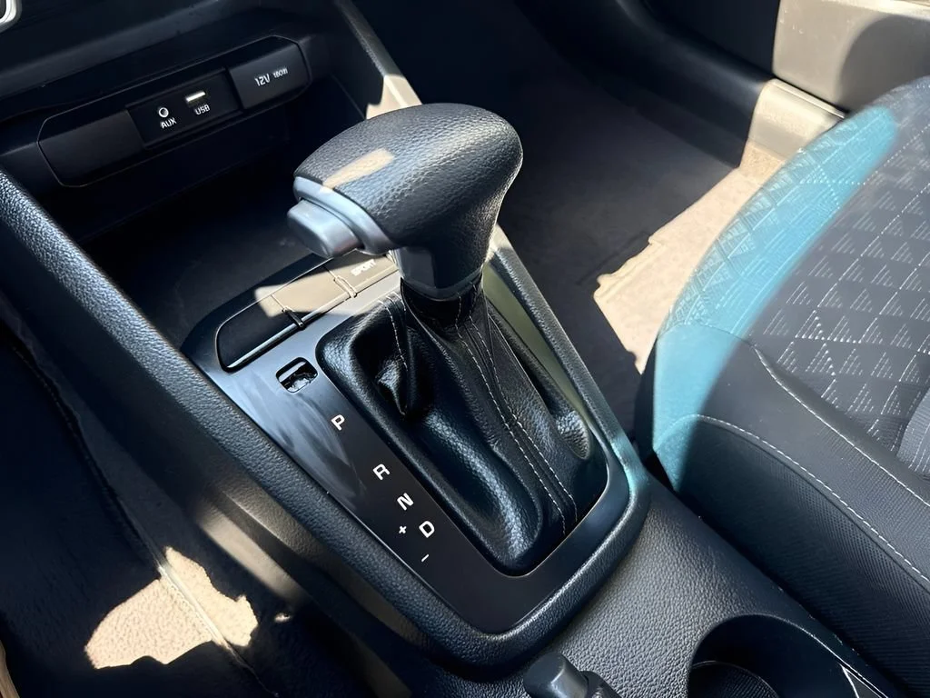 Used 2020  Kia LX image 17