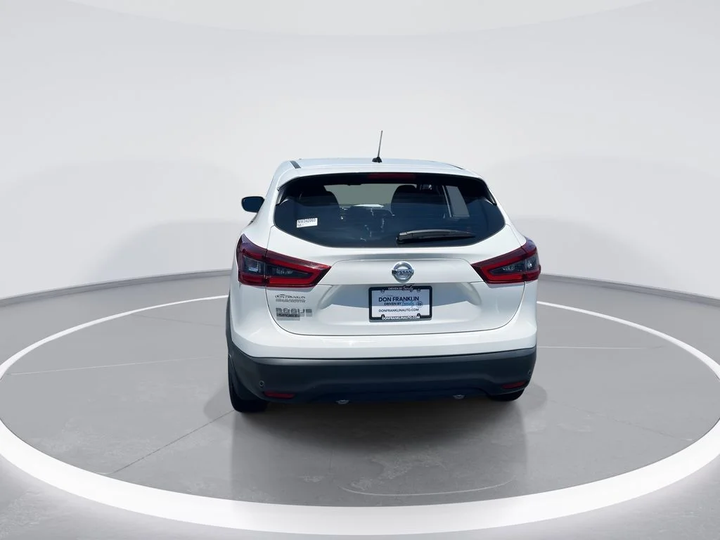 Used 2022 White Nissan S image 7