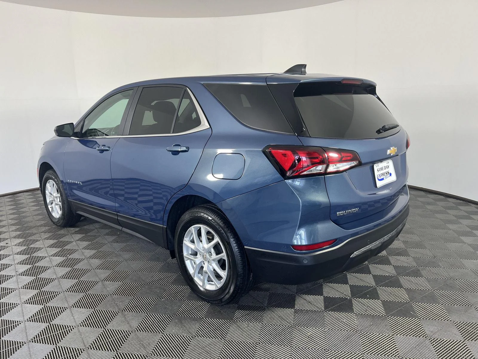 Used 2024 Lakeshore Blue Metallic Chevrolet LT image 27