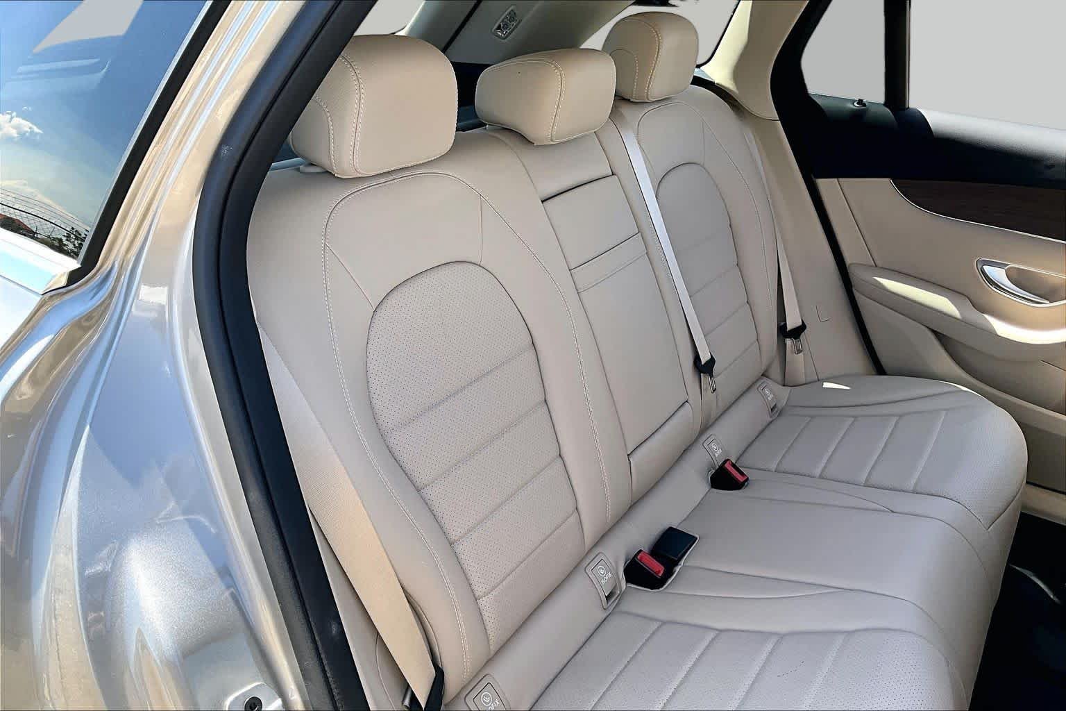 Used 2022 Mojave Silver Metallic Mercedes-Benz GLC 300 image 17