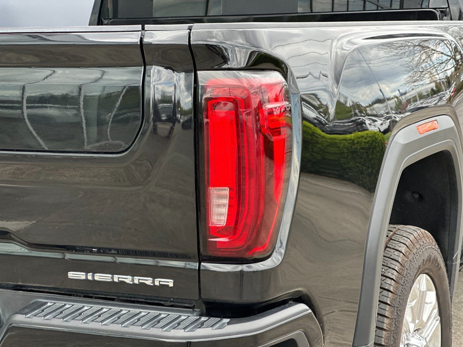 Used 2022 Ebony Twilight Metallic GMC Denali image 23