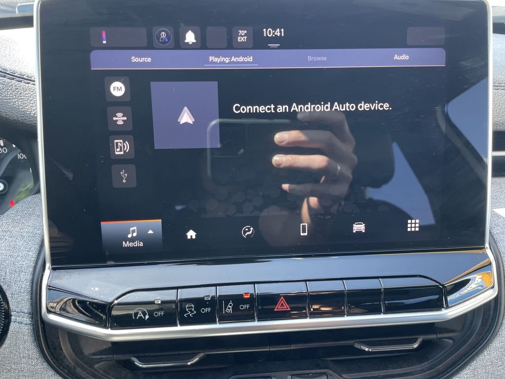 Used 2024 White Jeep Latitude image 19