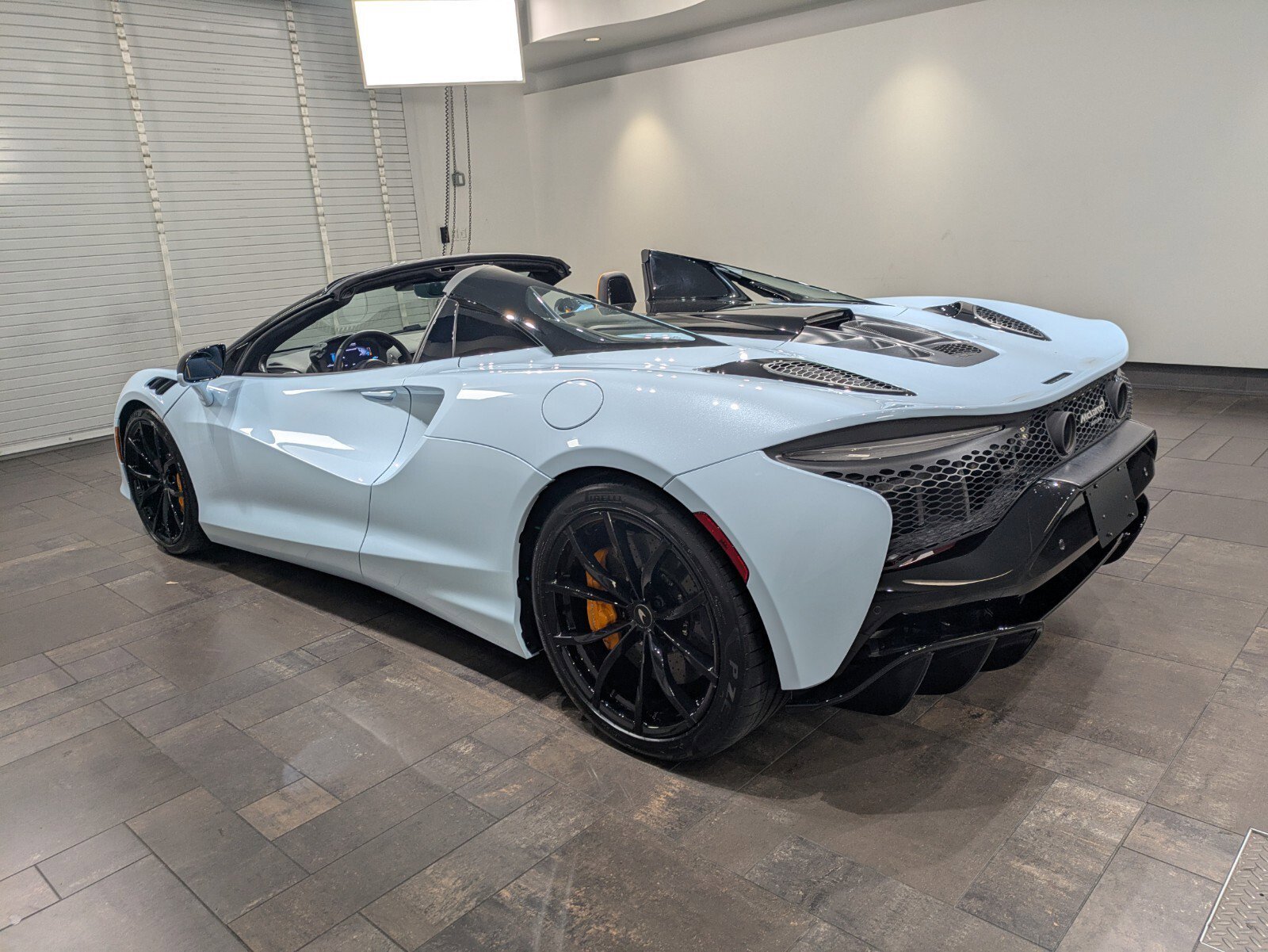 Used 2025 MSO Muriwai White McLaren TechLux Spider image 4