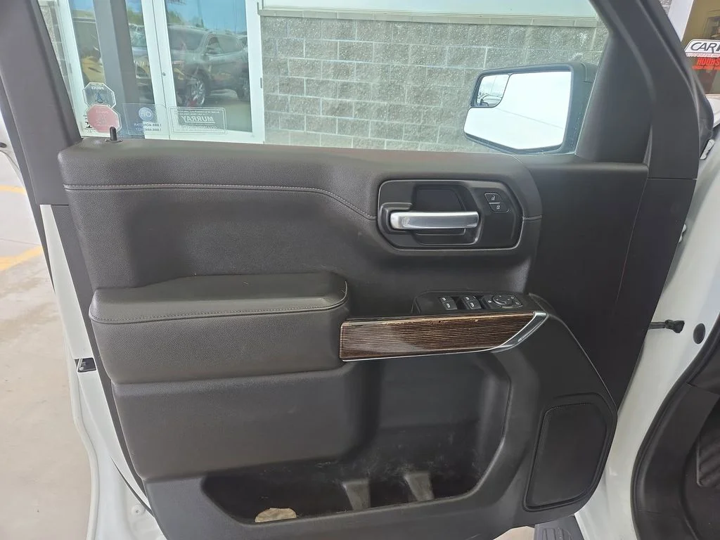Used 2021 White GMC Elevation image 27
