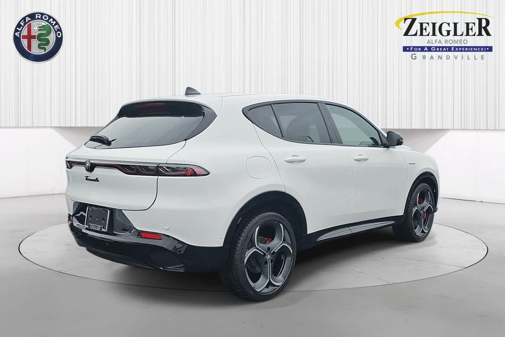 New 2026 Milano White Exterior Paint Alfa Romeo Veloce image 5