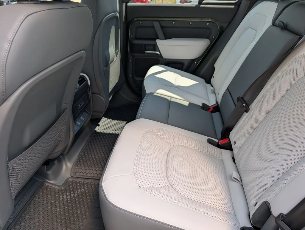 New 2026 Woolstone Green Land Rover X-Dynamic SE image 23