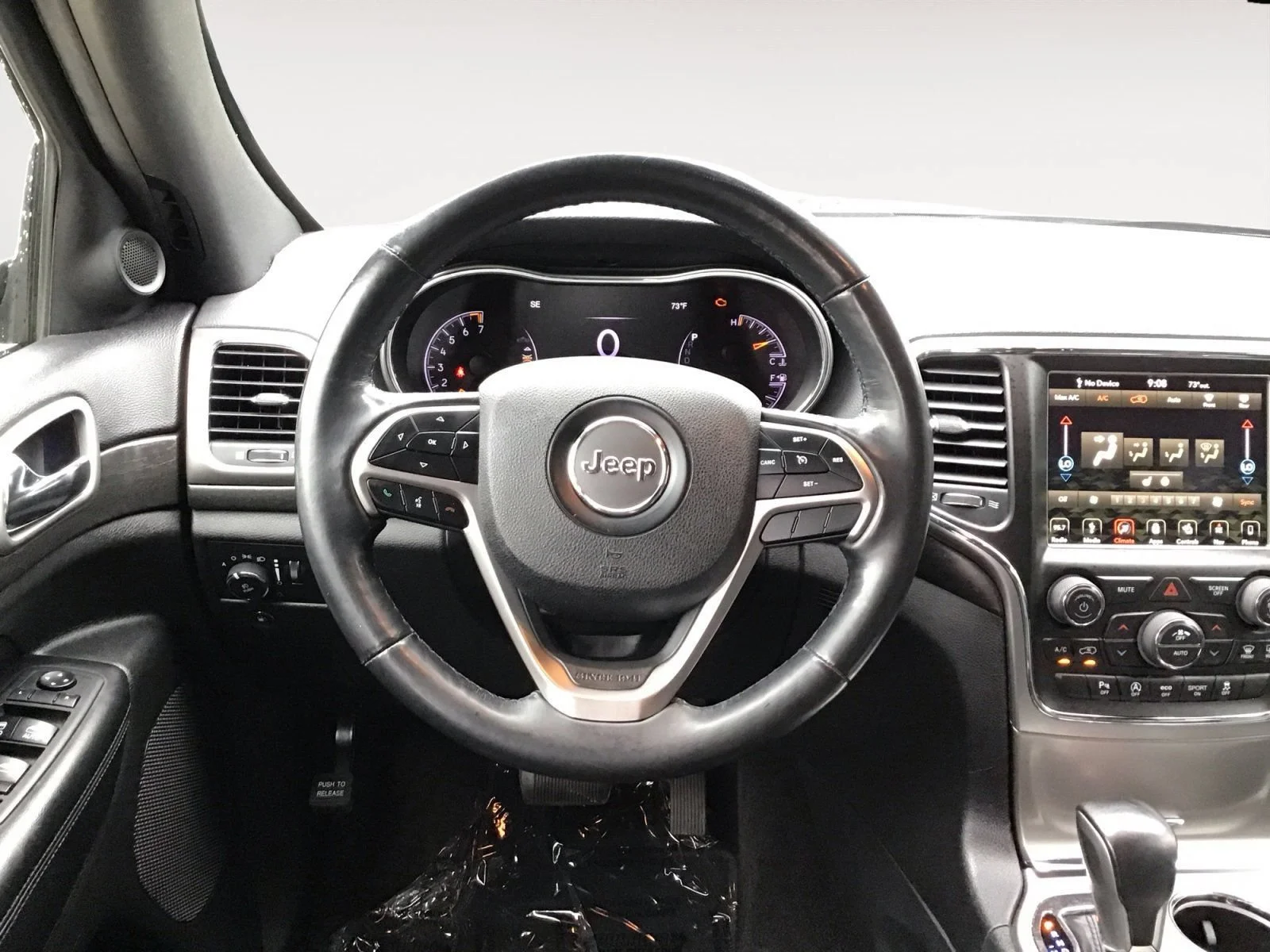 Used 2018 Diamond Black Crystal Pearlcoat Jeep Altitude image 16