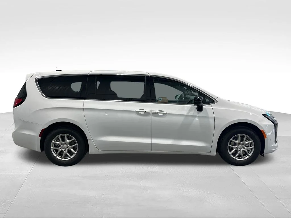 New 2027 Bright White Clear-Coat Exterior Paint Chrysler Select image 8