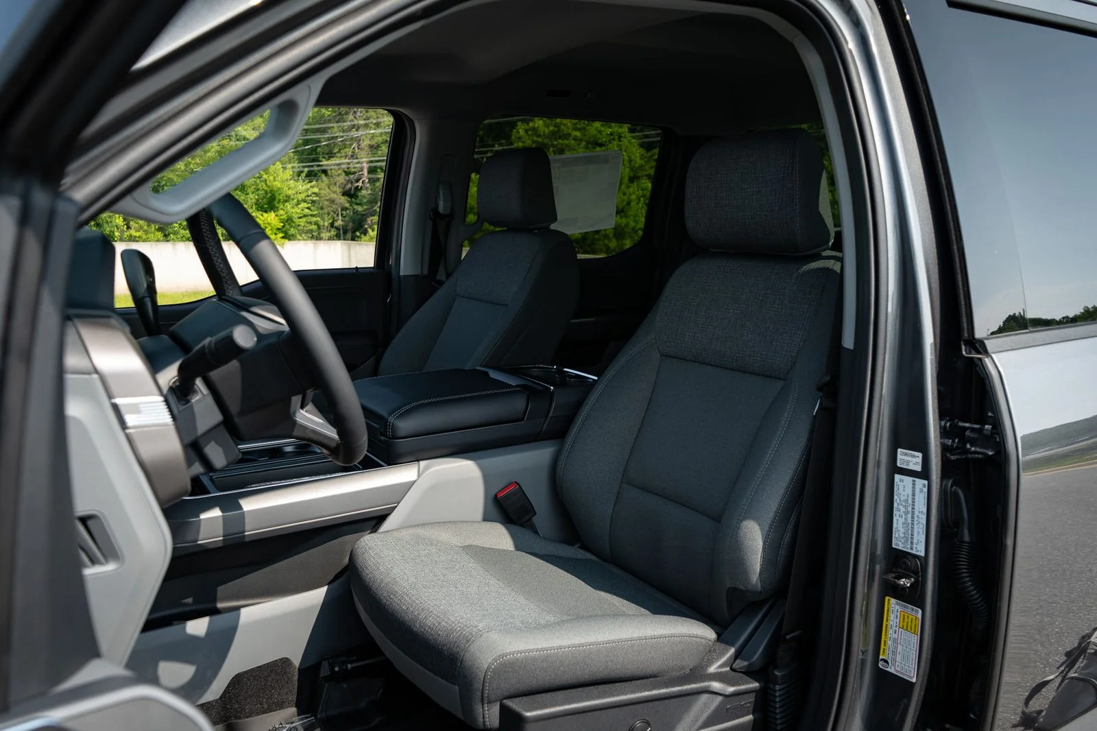 New 2026 Carbonized Gray Metallic Ford XLT image 15