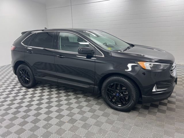 Used 2022 Agate Black Metallic Ford SEL image 4