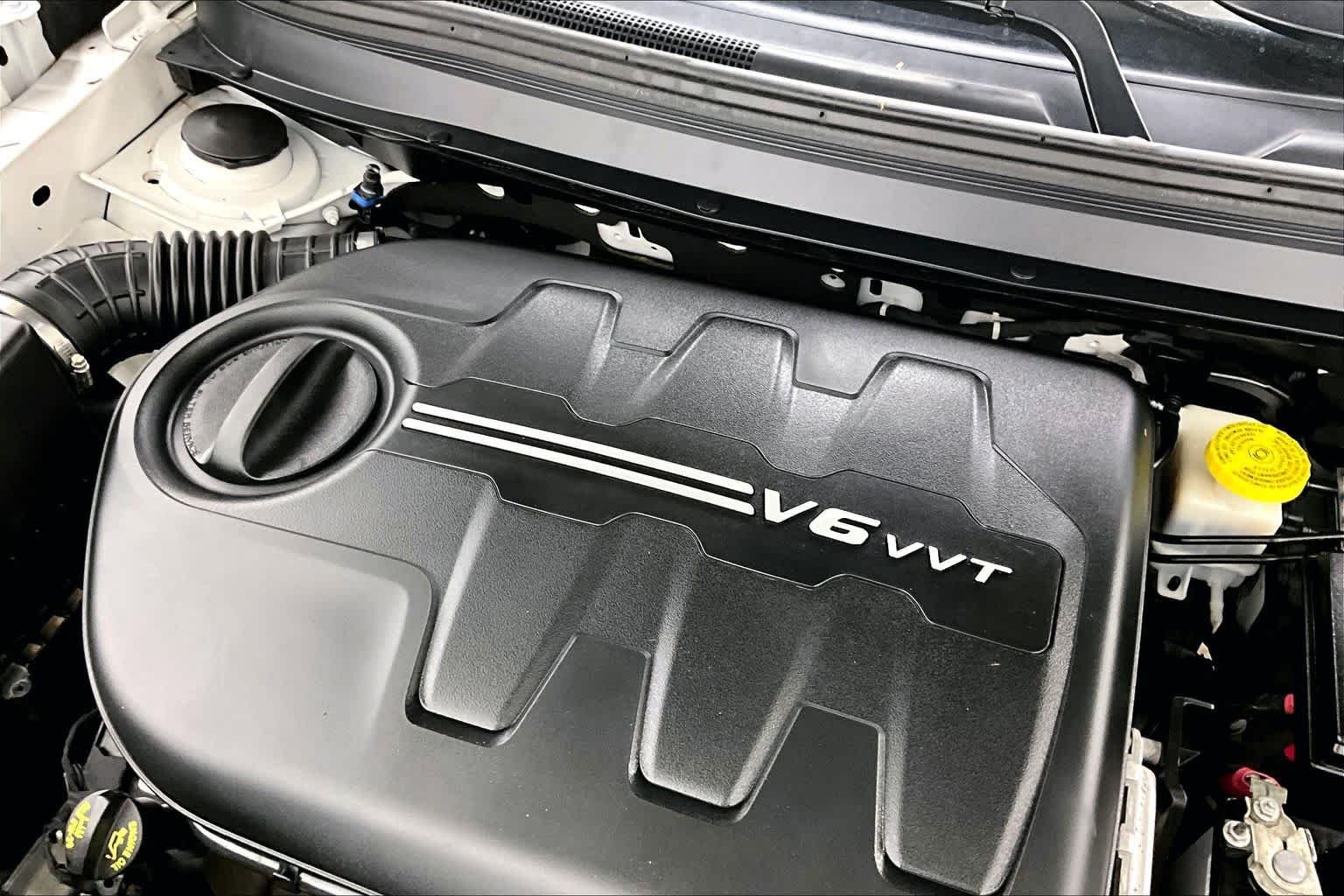 Used 2019 Bright White Clearcoat Jeep Limited image 33