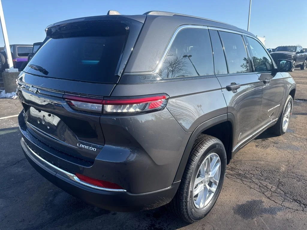 New 2026 Baltic Gray Metallic Clearcoat Jeep Laredo X image 3