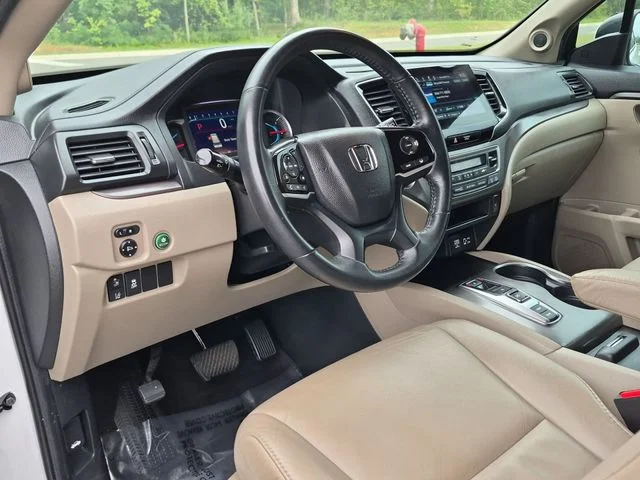 Used 2022 White Honda EX-L image 29