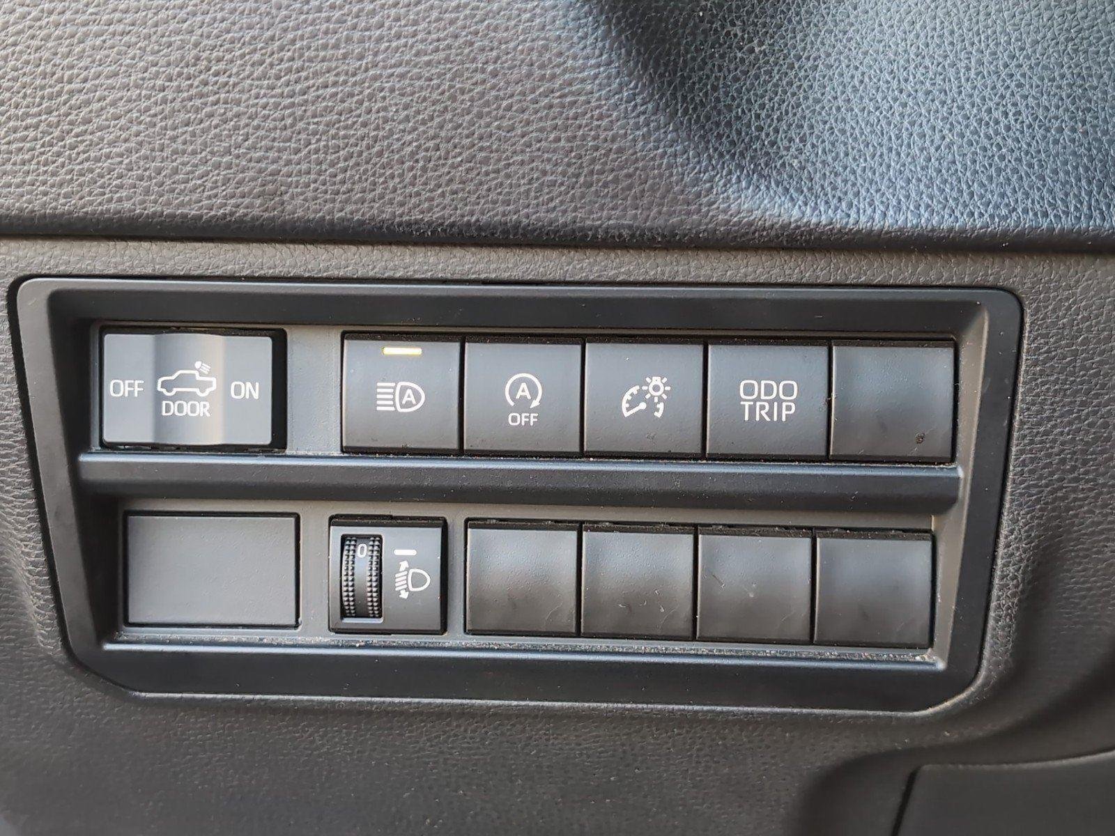 Used 2022 Midnight Black Metallic Toyota SR5 image 32