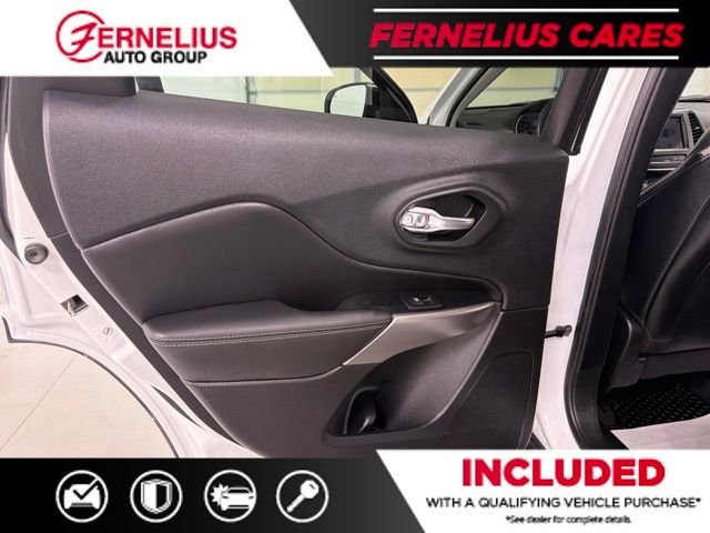 Used 2022 White Jeep Latitude Lux image 15