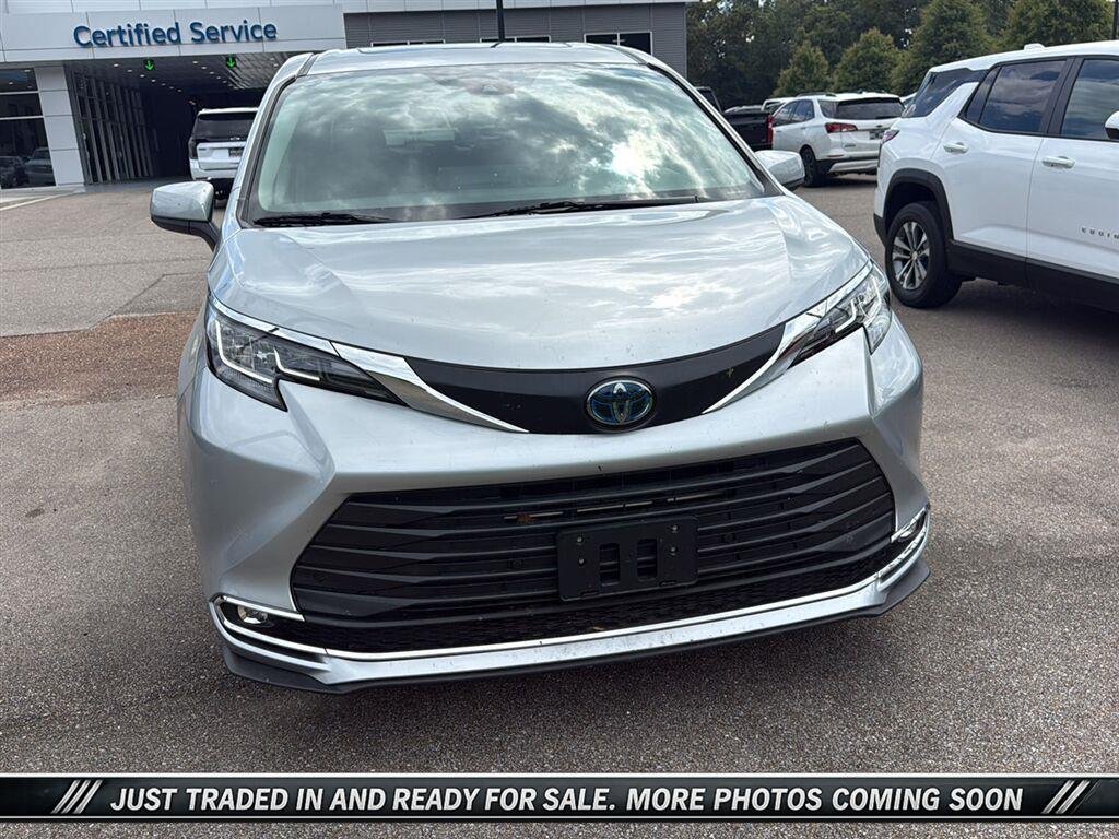 Used 2021  Toyota XLE image 4