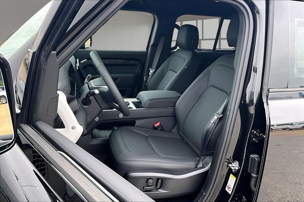 New 2026 Santorini Black LAND ROVER S image 9