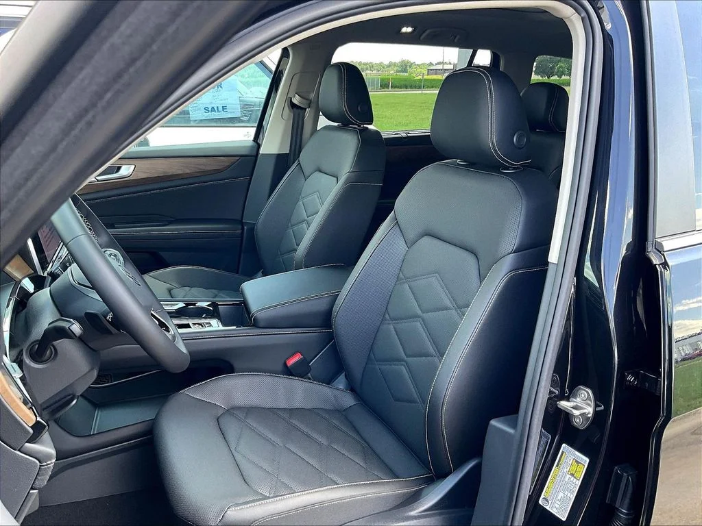 New 2026 Black Volkswagen SE w/Technology image 10