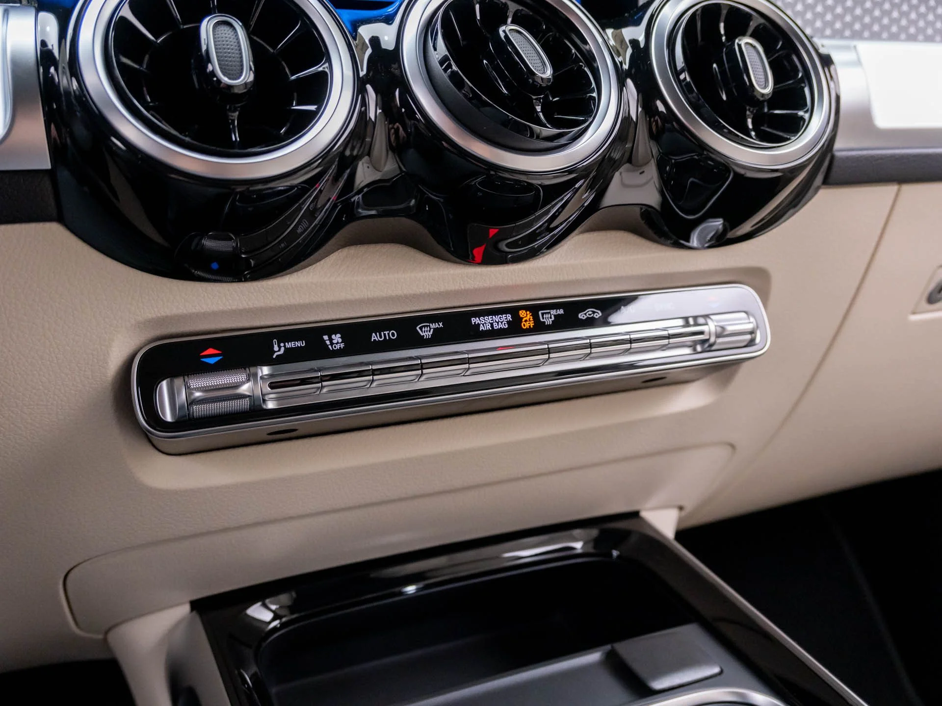 New 2026 White Mercedes-Benz GLB 250 image 26