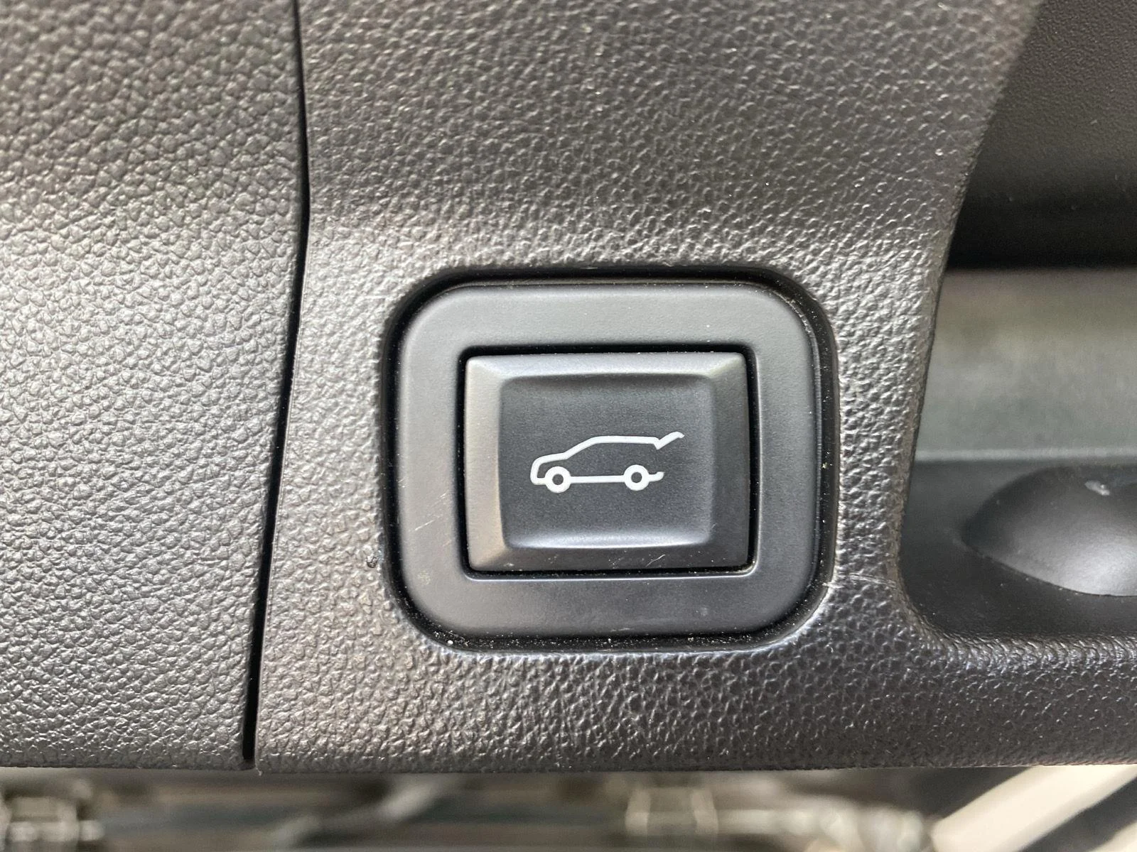 Used 2019 Smokey Quartz Metallic GMC SLT image 8