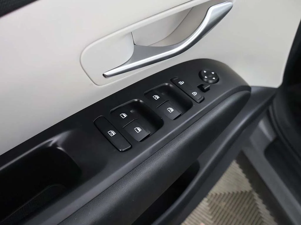 Used 2024 Gray Hyundai SEL image 38