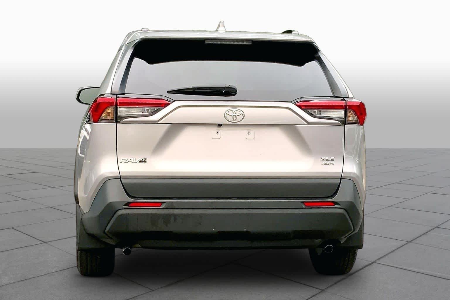 Used 2023 Silver Sky Metallic Toyota XLE image 5