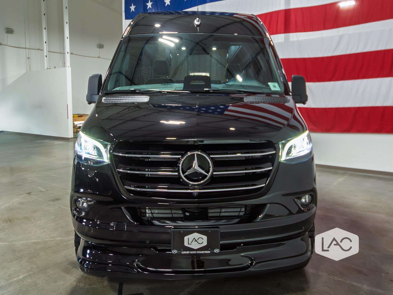 New 2026 BLACK OGV LUXURY COACH AWD 144 | ADV PKG 1.1 | PetSafe image 19