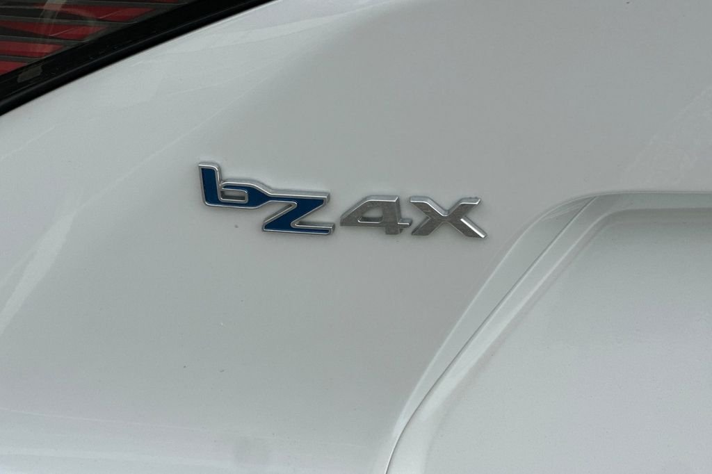 Used 2023 Beige Toyota XLE image 40