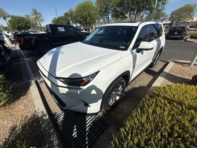 Used 2024 Pearl Toyota XLE image 9