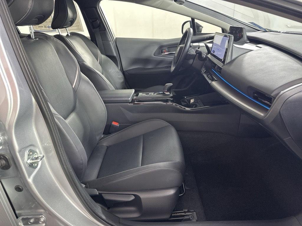 Used 2025 Cutting Edge Toyota XLE image 26