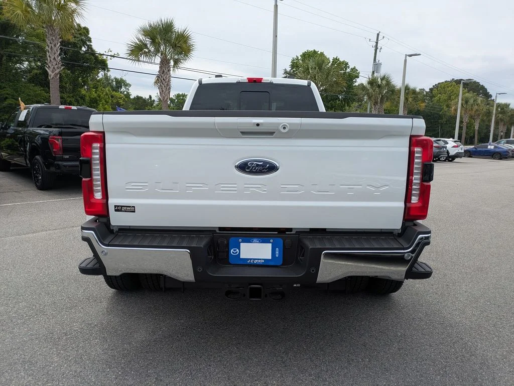 New 2026 Star White Metallic Tri-Coat Ford Lariat image 4