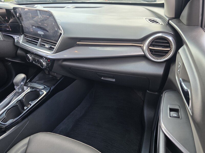 Used 2025 Sterling Gray Metallic CHEVROLET FWD 4DR ACTIV image 19