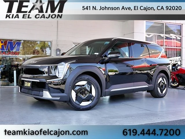 New 2026 Black Kia Wind image 2