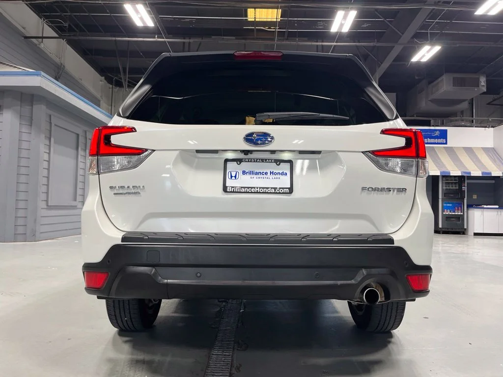 Used 2020 Crystal White Pearl Subaru Limited image 6