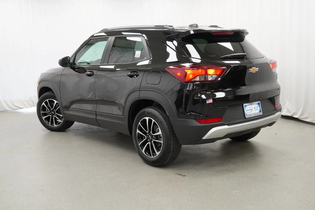 New 2026 Mosaic Black Metallic Chevrolet LT image 4