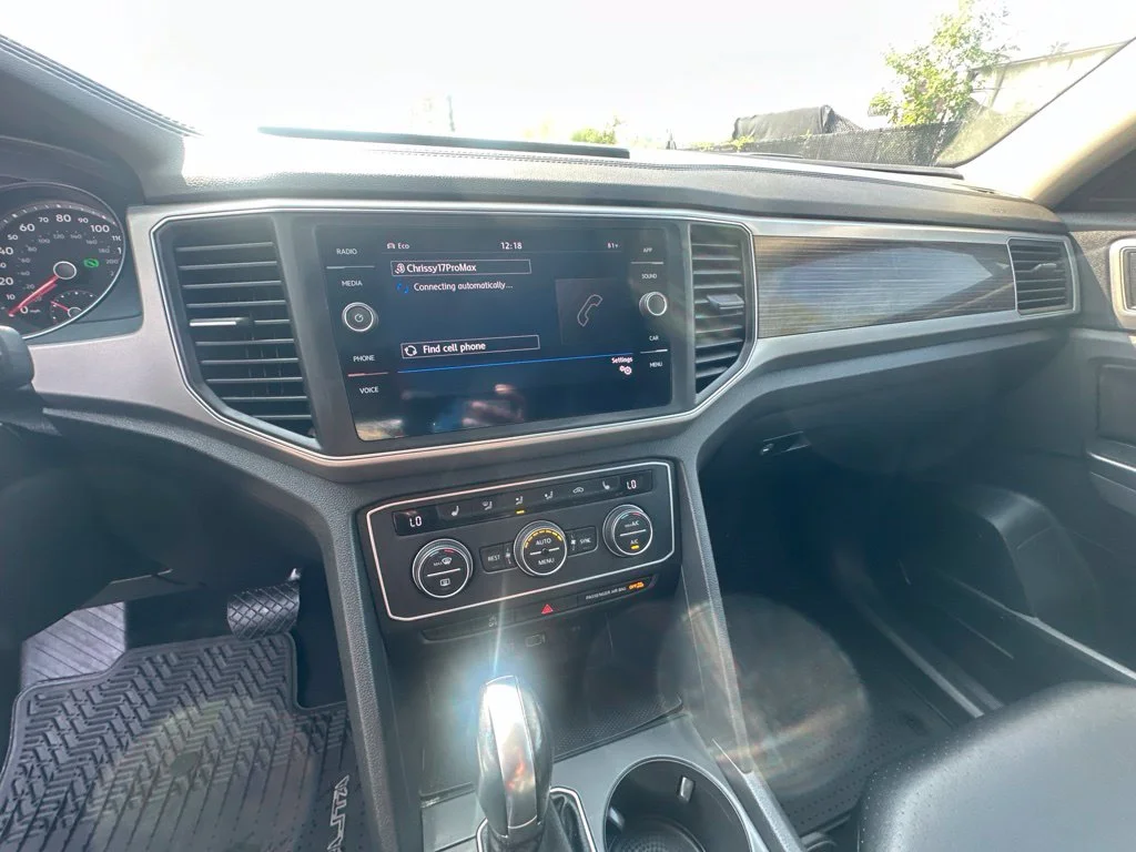 Used 2019 Black Volkswagen 3.6L V6 SE image 16